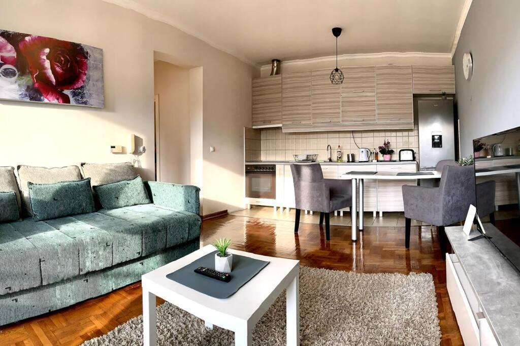 Sunkissed Apartment Belgrad Exteriör bild